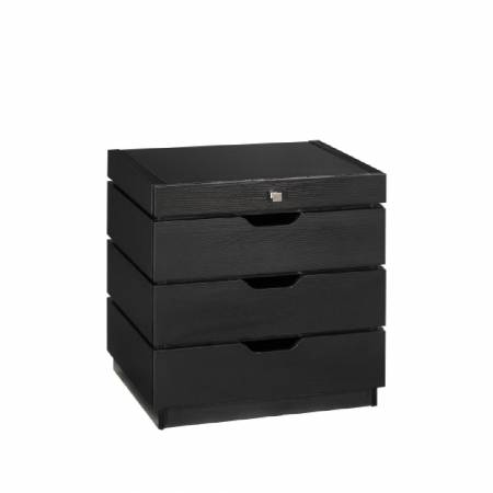 Design je kombinován s černým dřevěným laminátem.